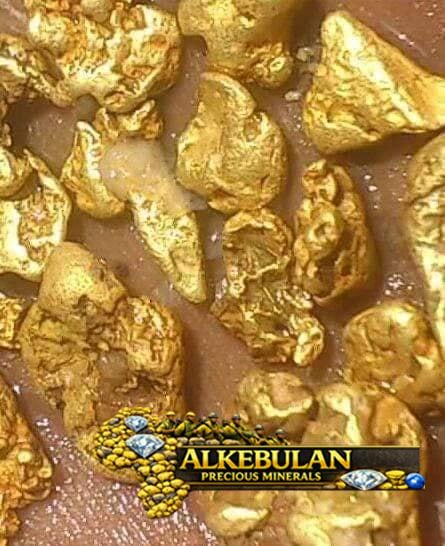 Raw Gold Ore – Natural Gold-Bearing Rock for Mining and Refining